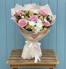 Букет цветов из:  Гвоздики, Орхидеи и Розы в Константиново Сергиево-Посадского района