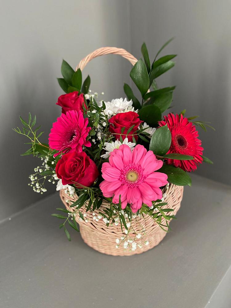 Цветочная композиция из Розы, Хризантемы и Герберы в корзине в Константиново Сергиево-Посадского района